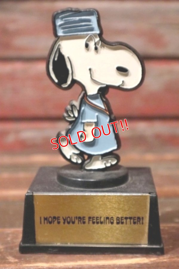画像1: ct-210801-37 Snoopy / AVIVA 1970's Trophy "I HOPE YOU'RE FEELING BETTER!"