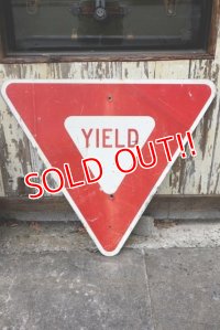 dp-210801-34 Road Sign "YIELD"