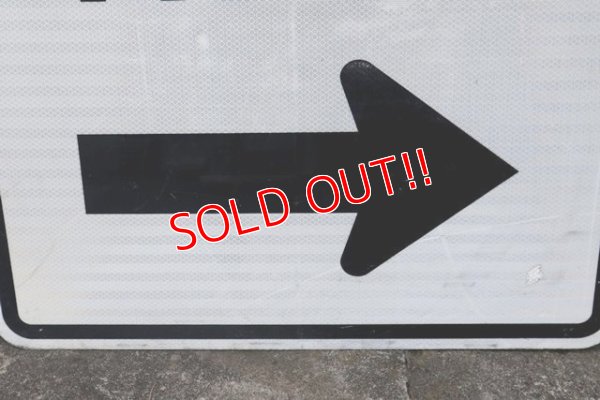 画像4: dp-210801-34 Road Sign "ONE WAY →"