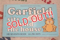 ct-210501-94 Garfield / 1983 Comic "Garfield sits around the house "