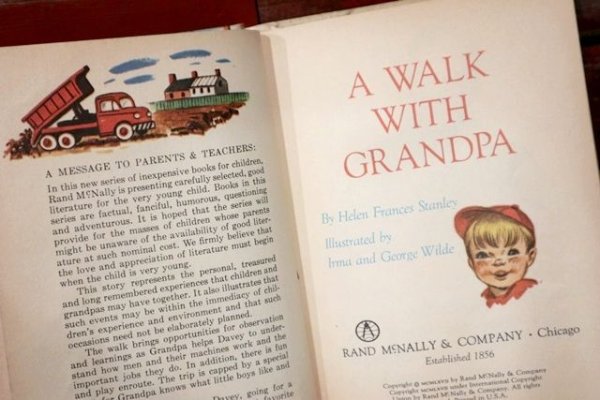 画像2: ct-210701-09 ELF BOOK / 1950's "A WALK WITH GRANDPA" Picture Book