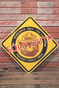 dp-211001-30 SMOKEY BEAR / Road Sign
