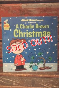 ct-211101-47 A Charlie Brown Christmas / 1977 Book & Record