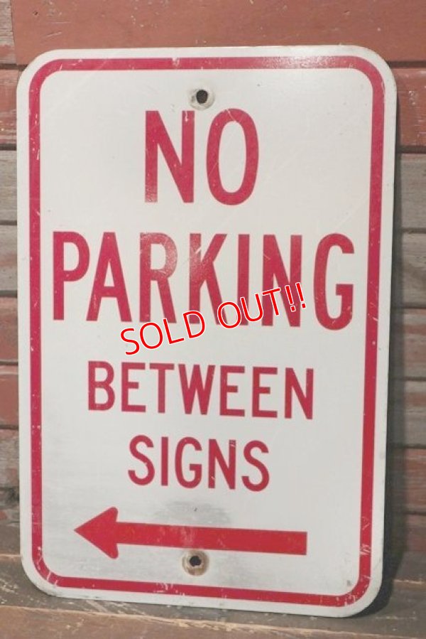 画像1: dp-211201-21 Road Sign "NO PARKING BETWEEN SIGNS←"