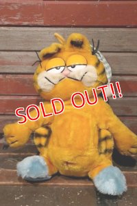 ct-2211201-30 Garfield / DAKIN 1980's Pouch Plush Doll