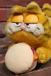 画像2: ct-2211201-36 Garfield / DAKIN 1980's Plush Doll "Hamburger" (2)