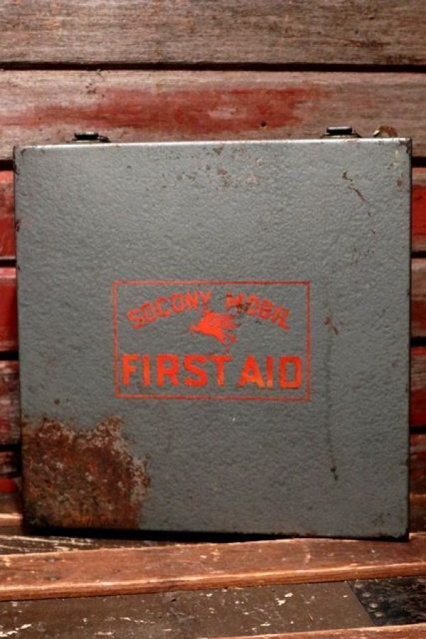 画像2: dp-220301-135 SOCONY MOBIL / 1950's FIRST AID KIT BOX