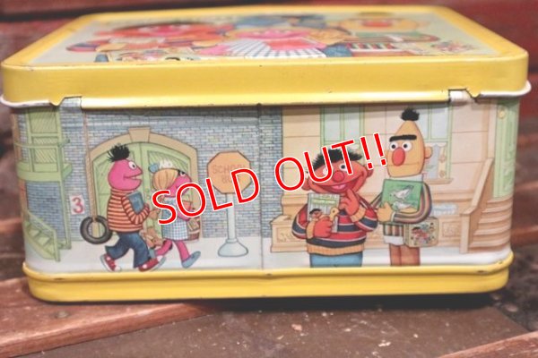 画像9: ct-211210-51 SESAME STREET / Aladdin 1979 Metal Lunch Box
