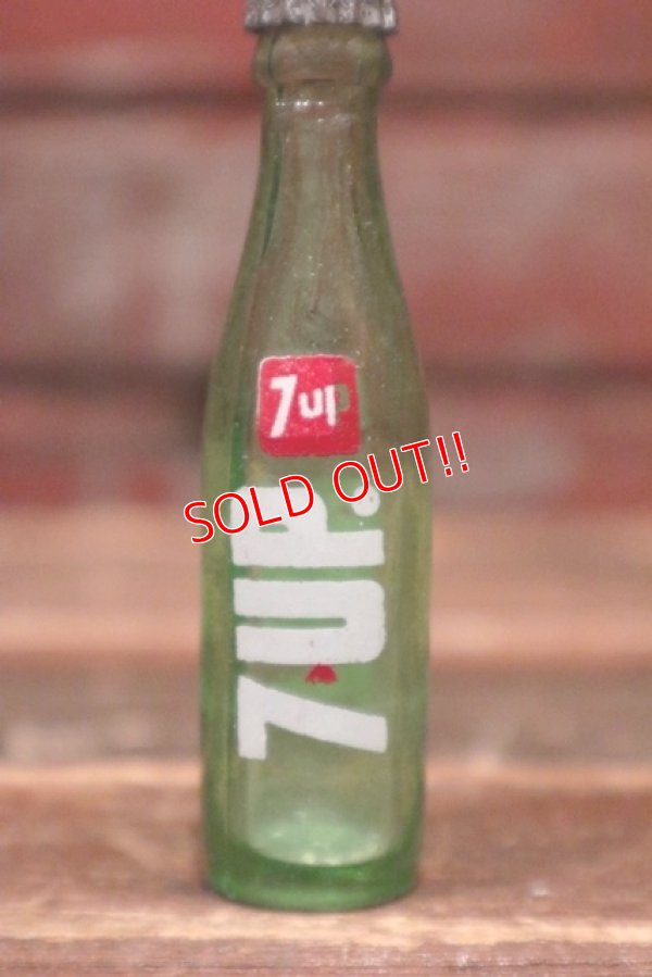 画像2: dp-211210-07 7up / 1960's-1970's Miniature Bottle