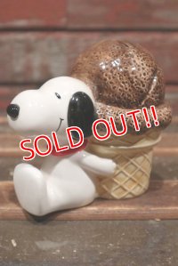 ct-220101-03 Snoopy / Determined 1982 Ice Cream Coin Bank