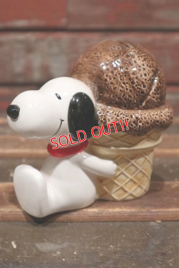 画像1: ct-220101-03 Snoopy / Determined 1982 Ice Cream Coin Bank
