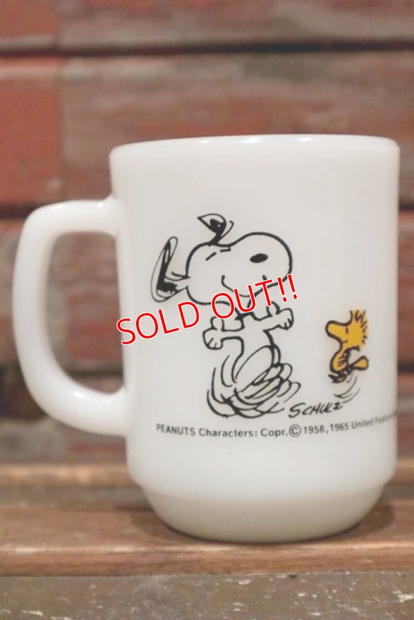 画像1: ct-211210-57 Snoopy / Fire King 1960's-1970's 9oz Mug "JOY"