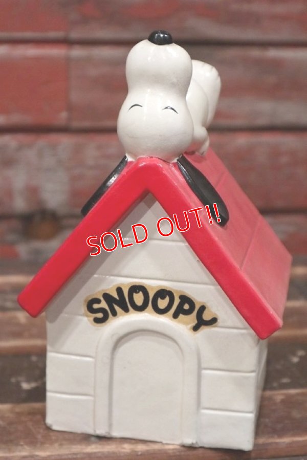 画像3: ct-220201-18 Snoopy / Determined 1970's Coin Bank "Snoopy House"