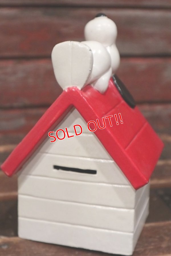 画像4: ct-220201-18 Snoopy / Determined 1970's Coin Bank "Snoopy House"