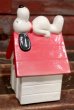 画像2: ct-220201-18 Snoopy / Determined 1970's Coin Bank "Snoopy House" (2)