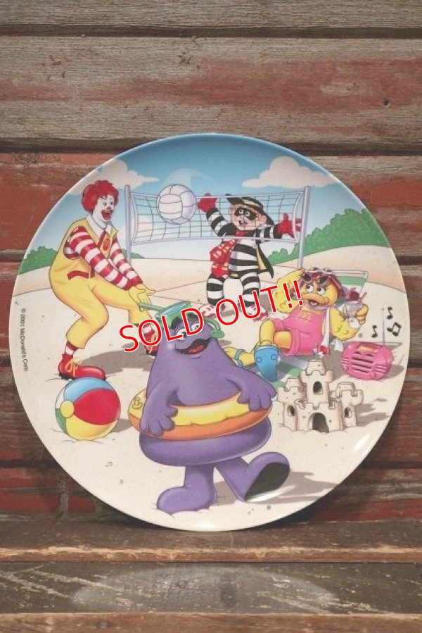 画像1: ct-220301-05 McDonald's / 2001 Collectors Plate "Beach Volleyball"