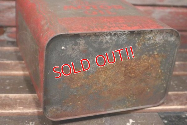 画像7: dp-220301-43 Golden Arrow MOTOR OIL / Vintage 2 U.S. Gallons Can