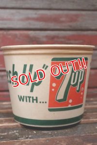 dp-220401-277 7up / 1950's Large Wax Cup