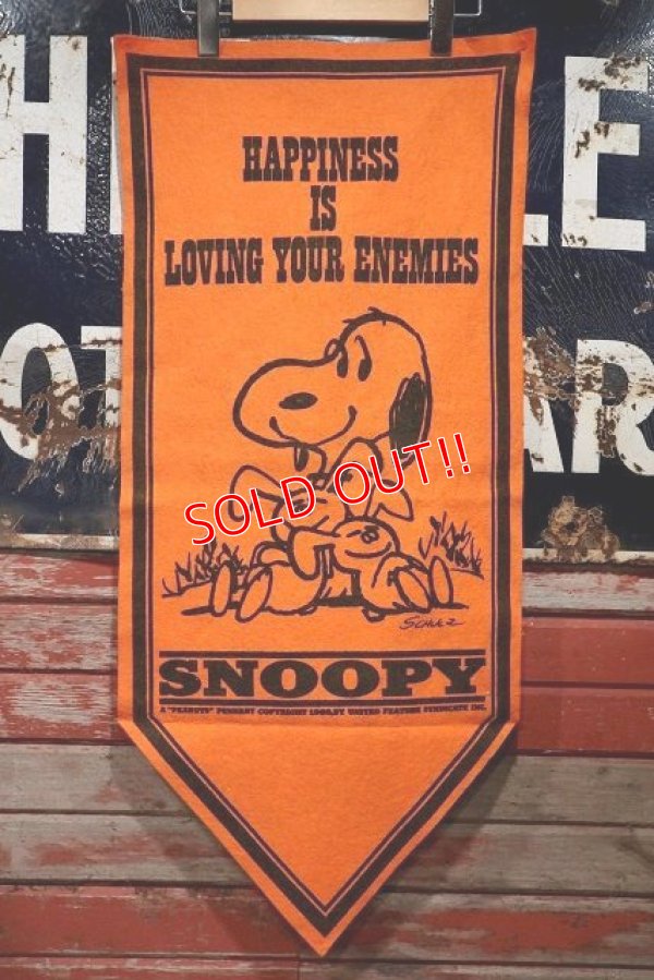 画像1: ct-220501-06 PEANUTS / 1960's Snoopy Banner "Happiness is Loving Your Enemies"
