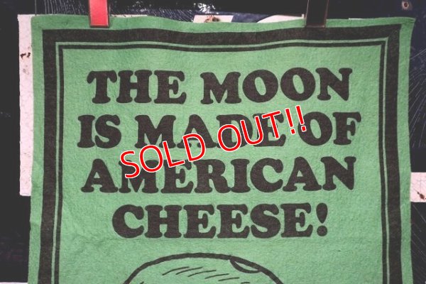 画像2: ct-220501-07 PEANUTS / 1960's Snoopy Banner "The Moon Is Made of American Cheese!"