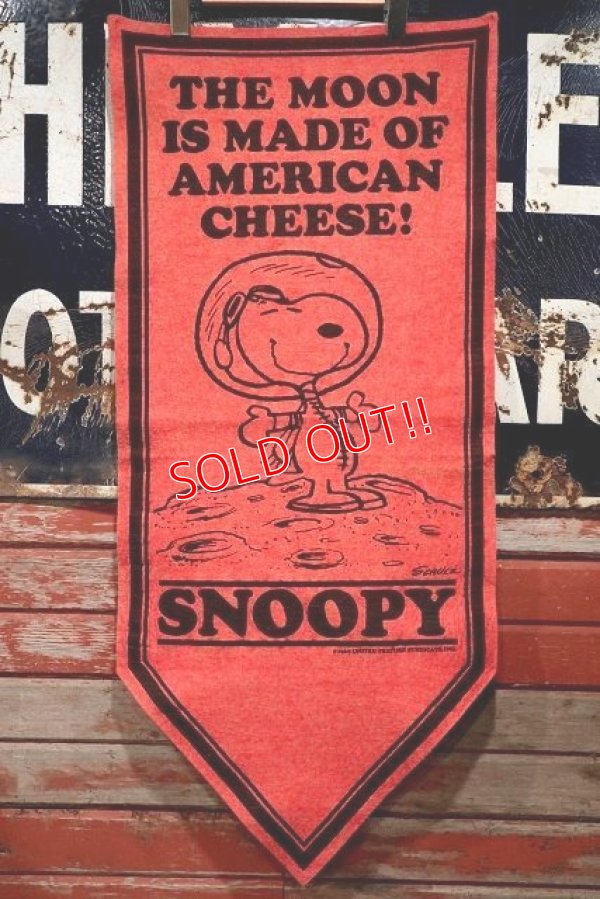 画像1: ct-220501-08 PEANUTS / 1960's Snoopy Banner "The Moon Is Made of American Cheese!"