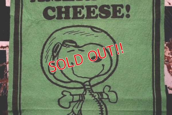 画像3: ct-220501-07 PEANUTS / 1960's Snoopy Banner "The Moon Is Made of American Cheese!"