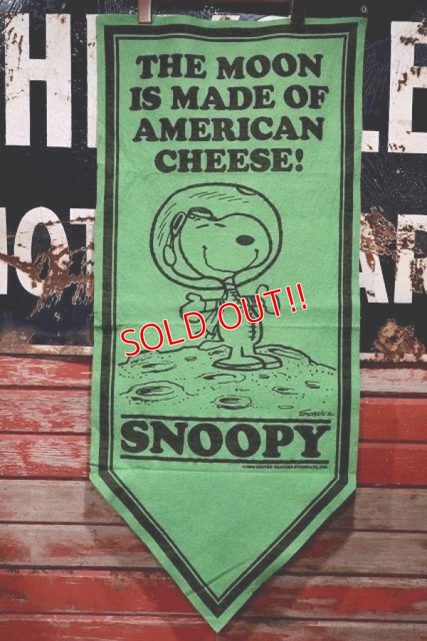 画像1: ct-220501-07 PEANUTS / 1960's Snoopy Banner "The Moon Is Made of American Cheese!"