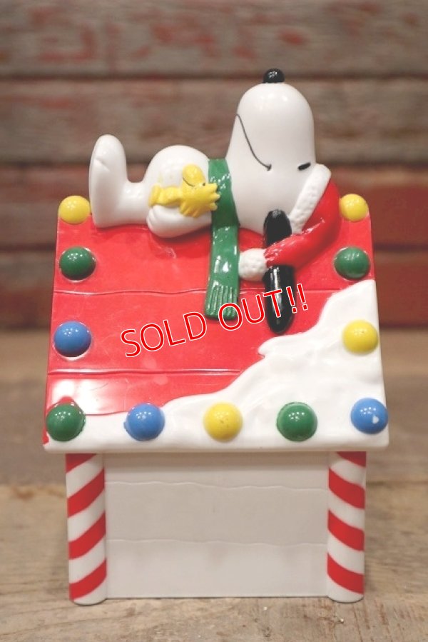 画像1: ct-220601-10 Snoopy / Whitman's 1990's Candy Container Bank "Christmas"