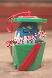 ct-220601-01 MARS / M&M's 2000's Candy Container Tops Figure