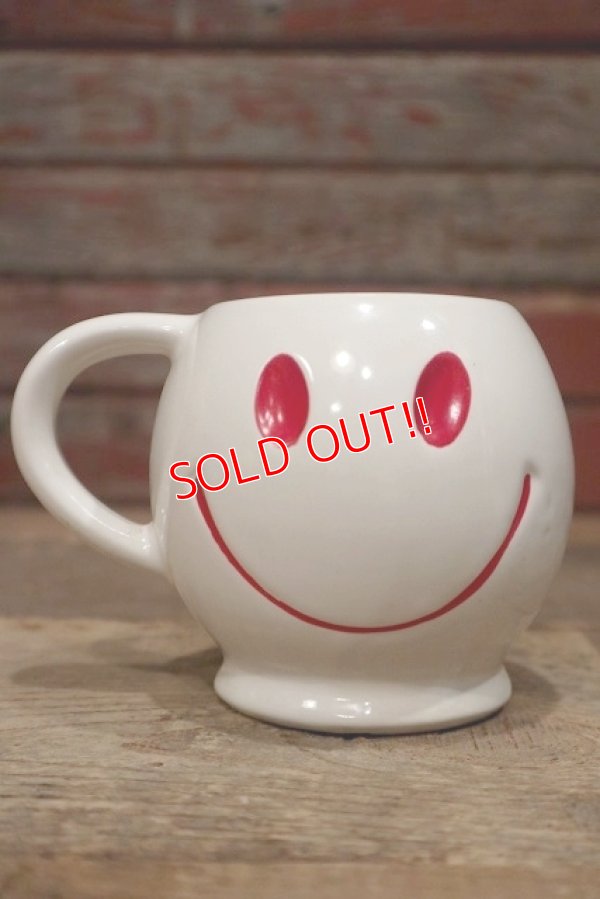 画像1: dp-220401-39 McCOY POTTERY / 1970's Smiley Face Mug (White×Red)