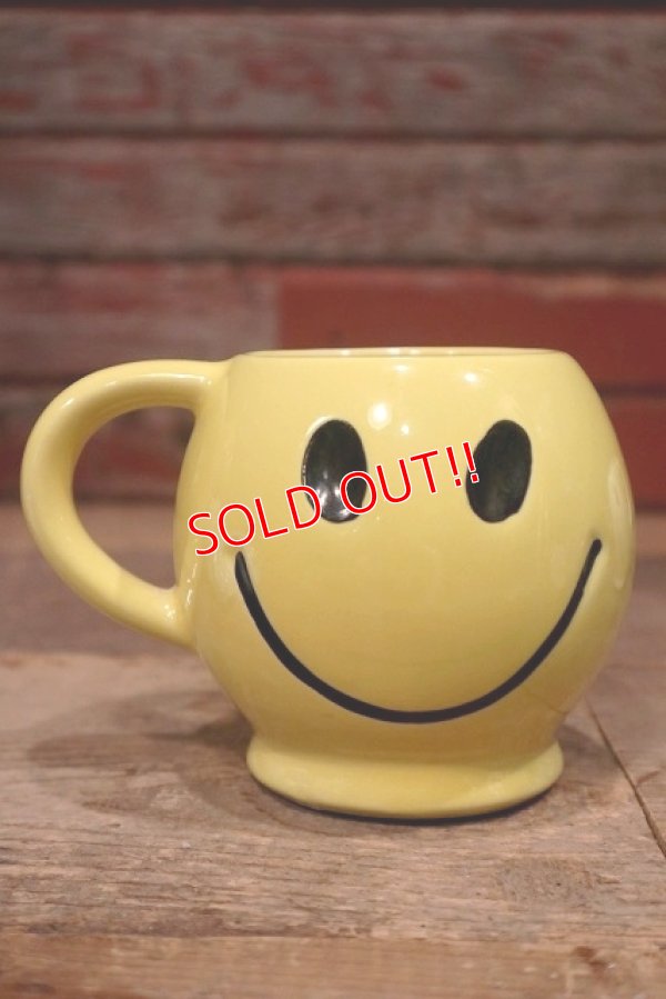 画像1: dp-220401-39 McCOY POTTERY / 1970's Smiley Face Mug