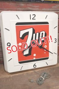 dp-220901-36 7up / 1950's-1960's Wall Clock
