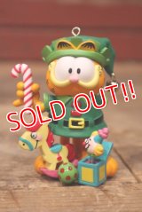 ct-220901-14 Garfield / CARLTON CARDS 2004 Christmas Ornament "Elfish Antics"