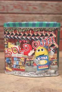 ct-220601-01 MARS / M&M's 2001 Christmas Village Series Number 12 Canister Can