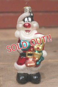 ct-220901-14 Sylvester & Tweety / 2001 European Style Glass Ornament