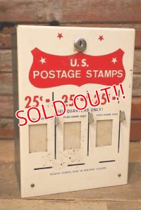 dp-221201-22 U.S. POSTAGE STAMPS / 1960's Vending Machine