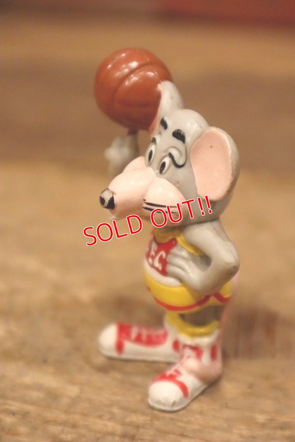 画像2: ct-221201-10 Chuck E. Cheeses / 1984 PVC Figure "Basketball"