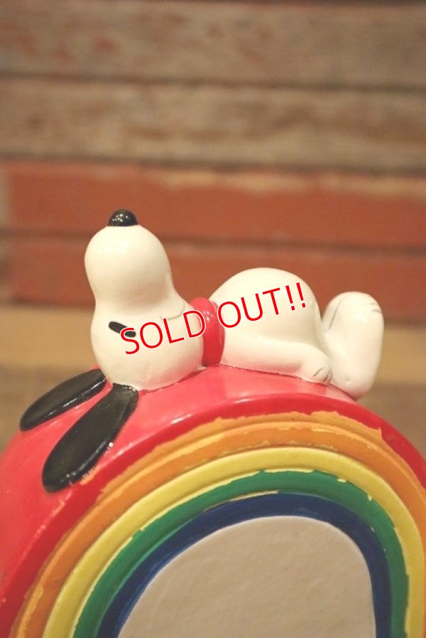 画像2: ct-230201-21 Snoopy / Determined 1970's Coin Bank "Rainbow"