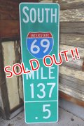 dp-230101-95 INTERSATE 69 Milepost sign "SOUTH 137.5"