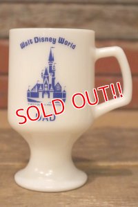 kt-230301-01 Walt Disney World / Federal 1970's Footed Mug "DAD"