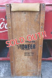 dp-230301-116 PIONEER / Vintage Wood Roller Creeper