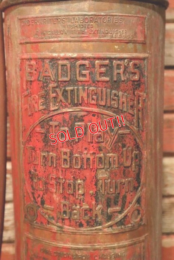 画像2: dp-230301-128 1940's-1950's BADGER'S Metal Fire Extinguisher