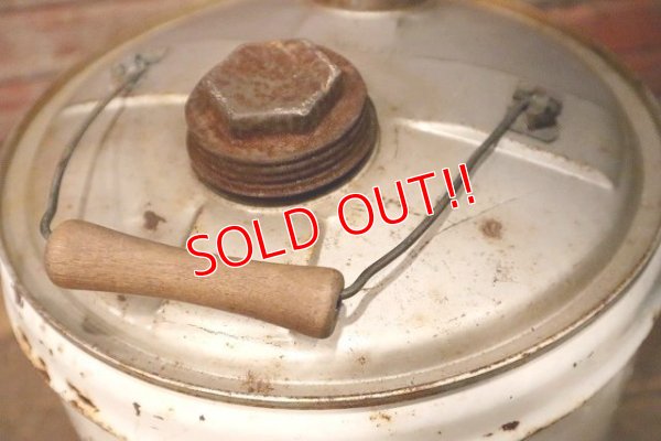 画像9: dp-230401-48 VALVOLINE / 1950's 5 U.S. GALLONS OIL CAN