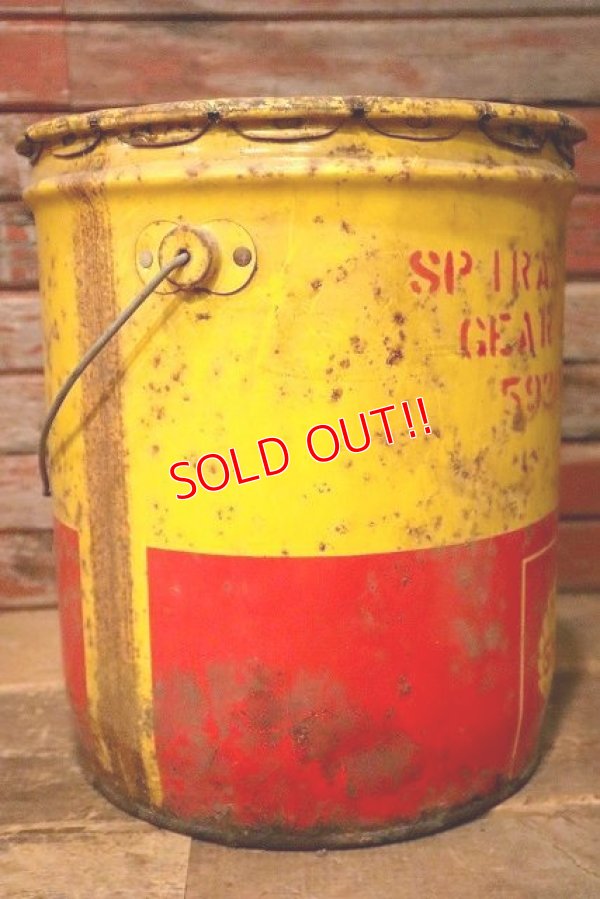 画像6: dp-230401-42 SHELL / 1960's 5 U.S. GALLONS OIL CAN