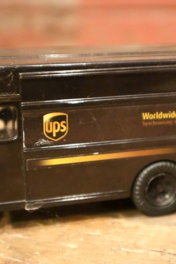 画像2: dp-230414-39 United Parcel Service (UPS) / 1990's Package Truck Pull Back Toy