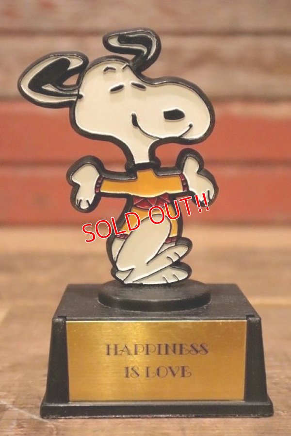 画像1: ct-230301-107 Snoopy / AVIVA 1970's Trophy "Happiness is Love"