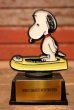 画像1: ct-230301-106 Snoopy / AVIVA 1970's Trophy "World Greatest Weight Watcher" (1)