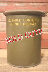 dp-230518-10 1950's Military Container
