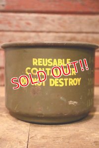 dp-230518-10 1950's Military Container