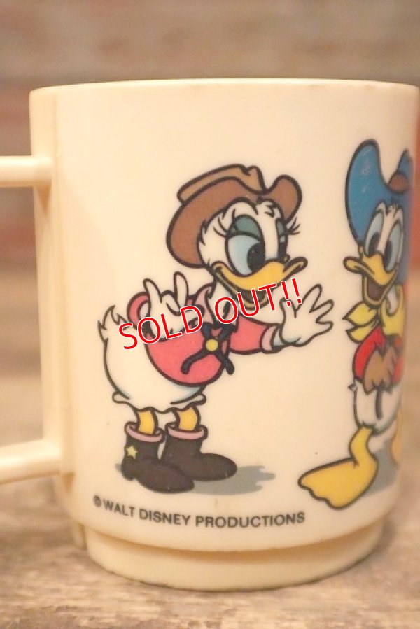 画像2: ct-230608-02 Disneyland / Donald & Daisy 1970's Plastic Mug